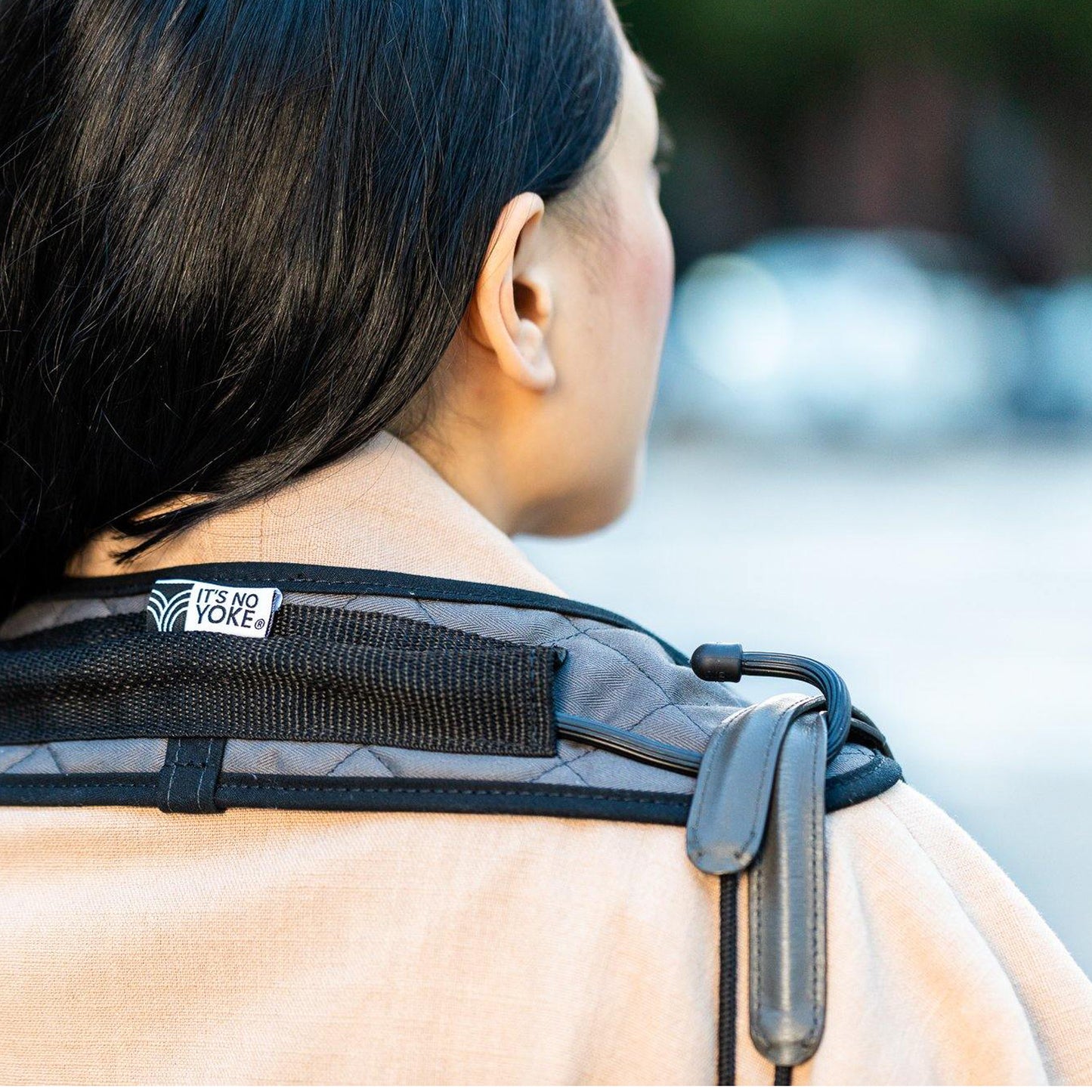 Hands-Free Bag Holder in Charcoal w/Black Trim